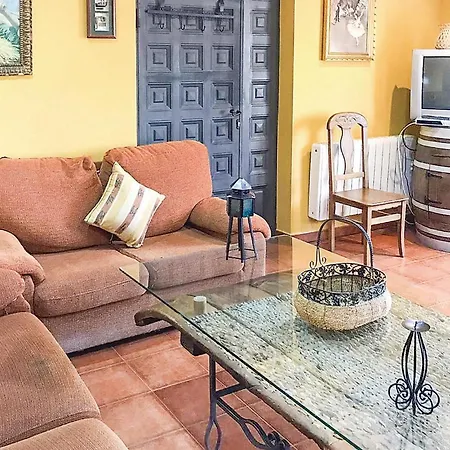 4 Bedroom In Масуэко
