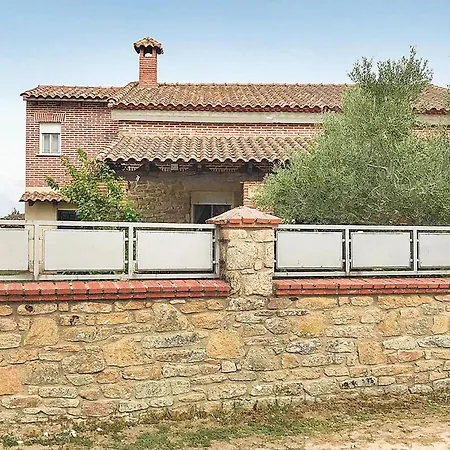 4 Bedroom In Масуэко